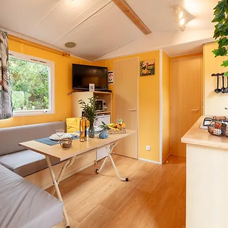 Homestay L'estrellus, Mobil-home Climatise Au Coeur Du Vignoble A Quelques Metres De La *